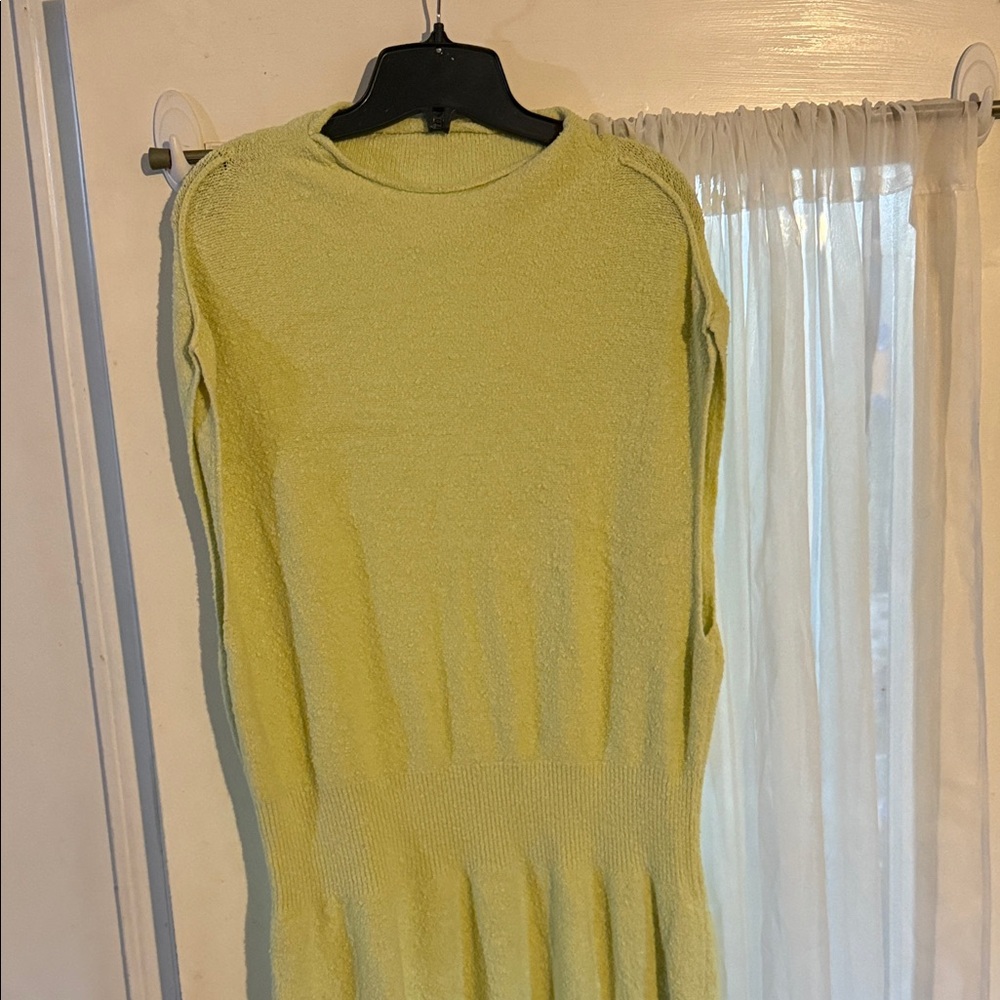 Elegant Lime Midi Dress - Picture 2 of 6